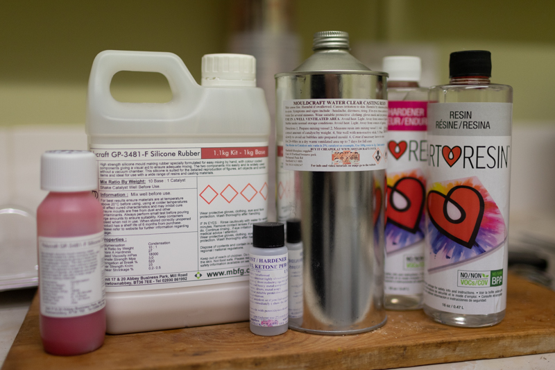 containers of silicone and of epoxy
